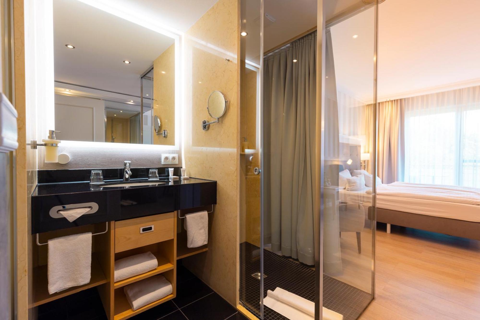 Resort Hotel IV Jahreszeiten Zingst Ngoại thất bức ảnh